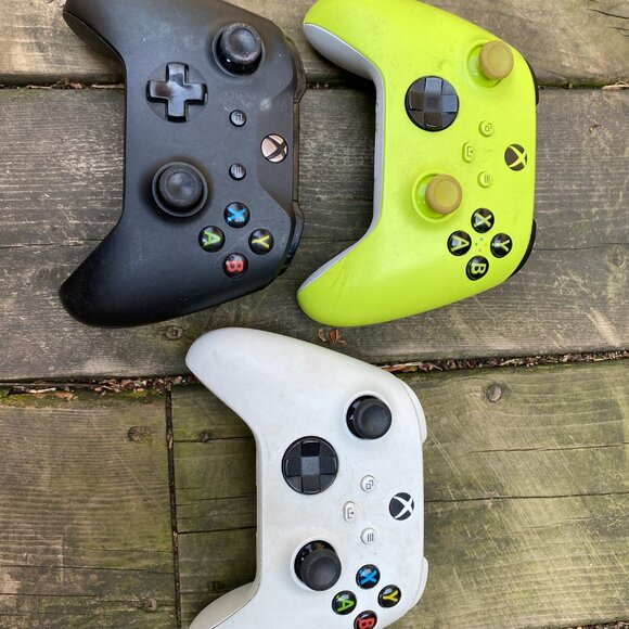 Lot of 3 Microsoft Xbox One Remote Controllers - Black, Volt Green, White - Picture 5 of 7